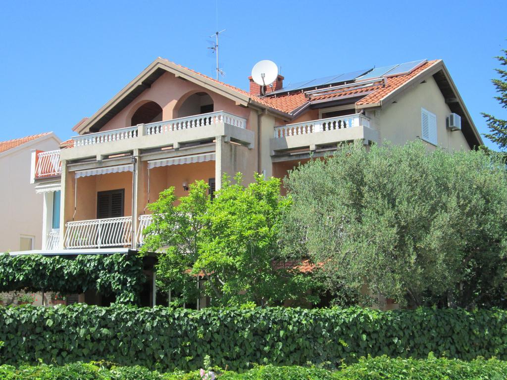 Villa Daniela Brodarica  Luaran gambar